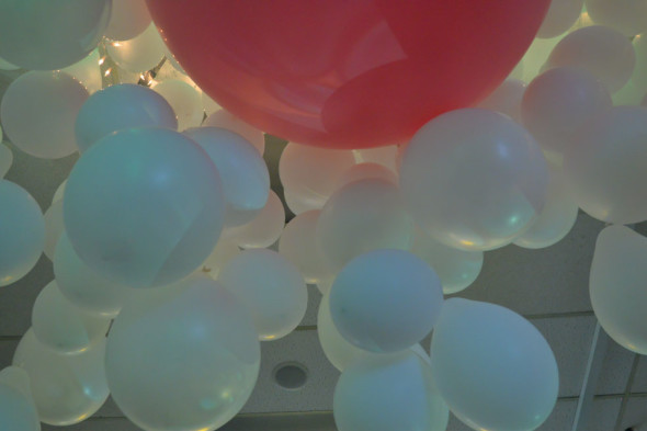 cascading-balloons-hope-floats